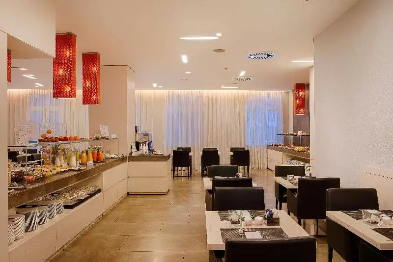 Otel NH Genova Centro