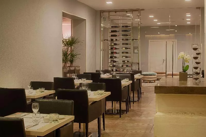 Otel NH Genova Centro