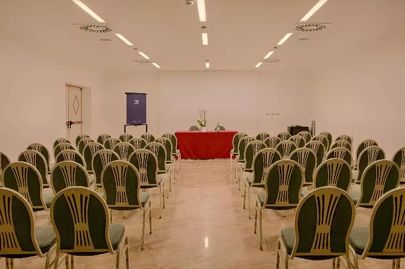 Otel NH Genova Centro