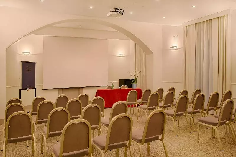 Otel NH Genova Centro