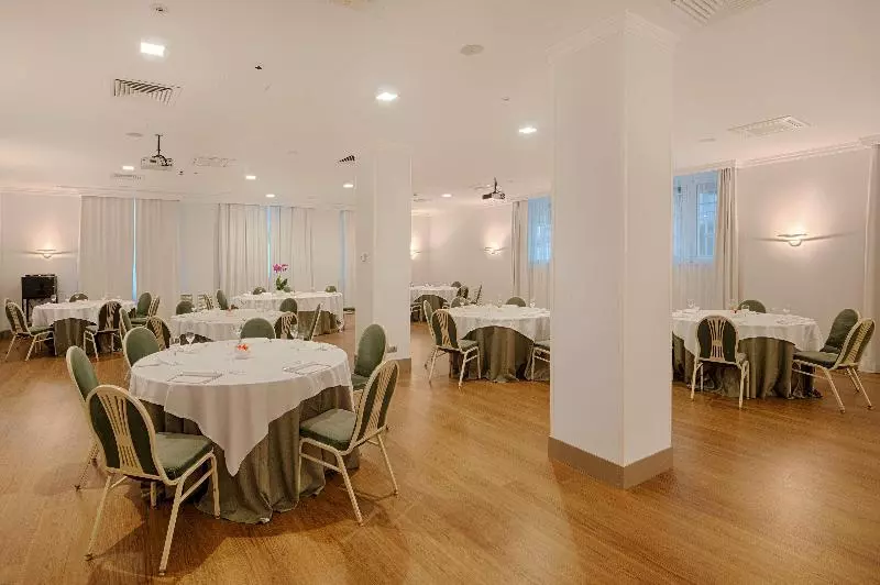 Otel NH Genova Centro