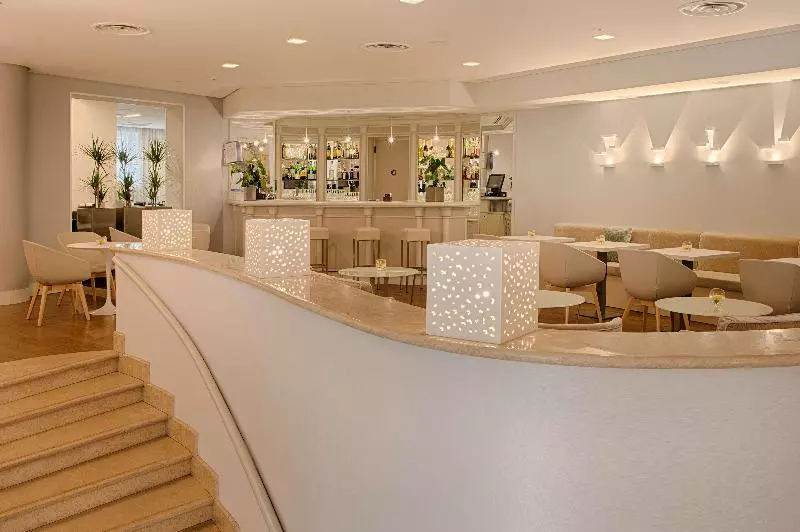 Otel NH Genova Centro