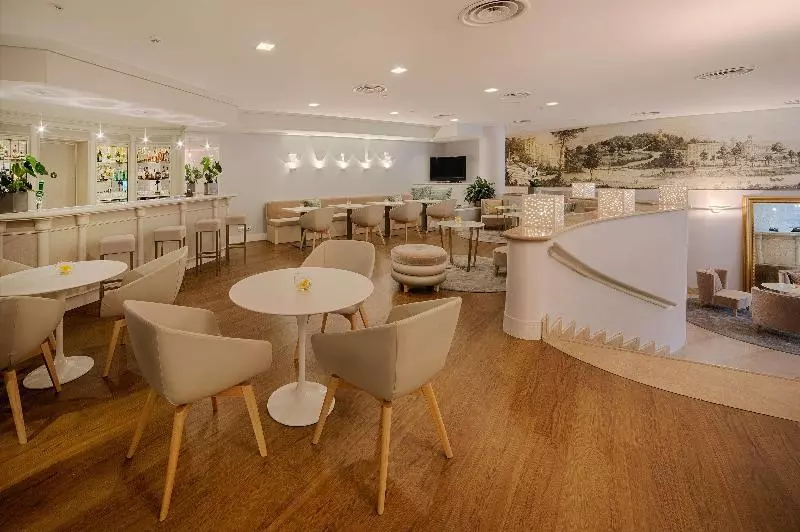 Otel NH Genova Centro