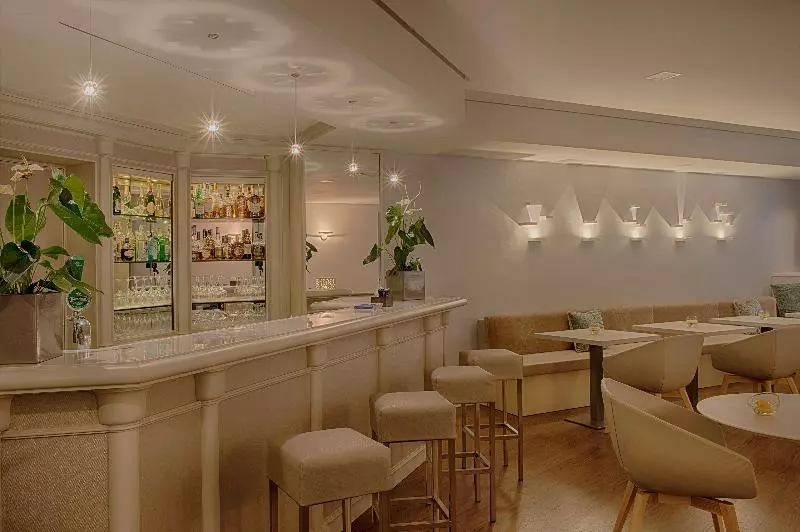 Otel NH Genova Centro