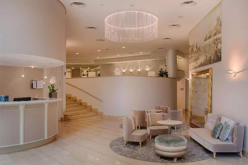 Otel NH Genova Centro