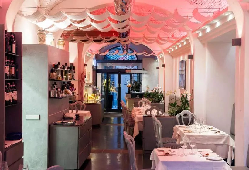 هتل Rivoli Boutique