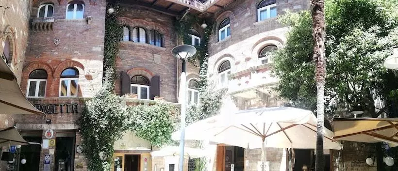 هتل Albergo Ristorante La Rosetta