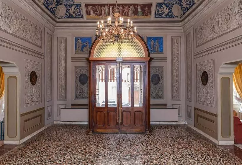 Phi Hotel Canalgrande