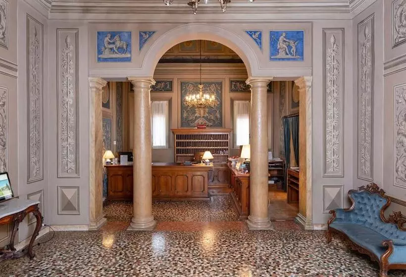 Phi Hotel Canalgrande