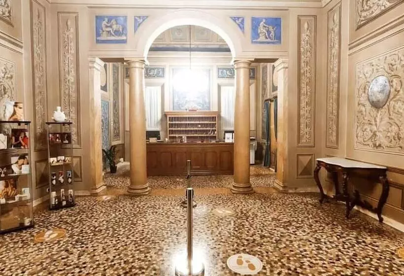 Phi Hotel Canalgrande