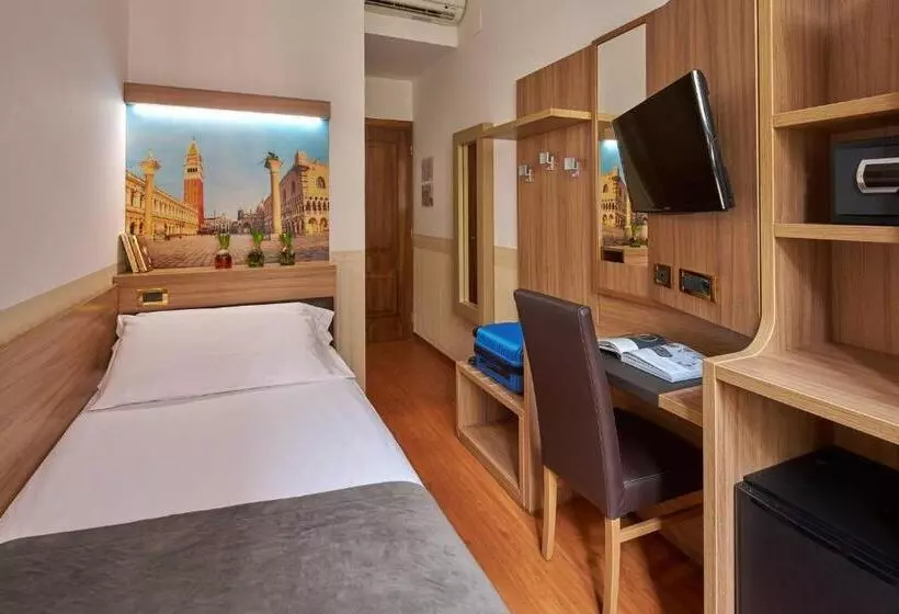 Unahotels Ala Venezia Adults 16