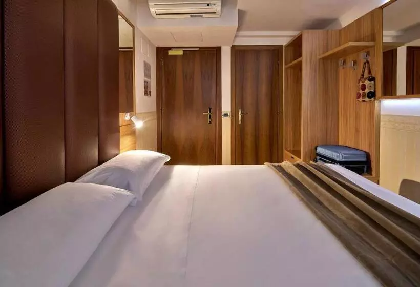 Unahotels Ala Venezia Adults 16