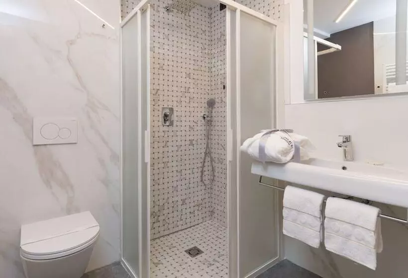 Unahotels Ala Venezia Adults 16