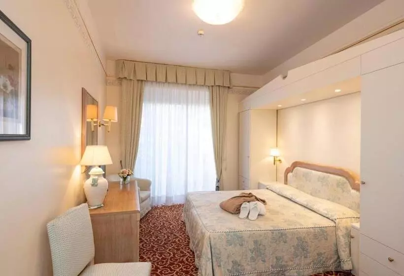 בית מלון כפרי Astoria