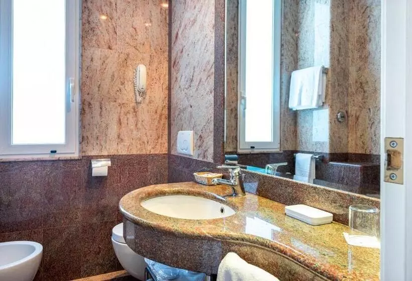 בית מלון כפרי Astoria