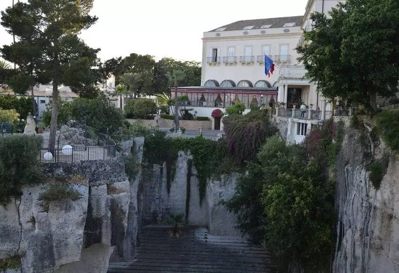 Grand Hotel Villa Politi