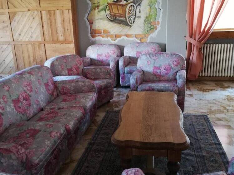 هتل Holiday Debili