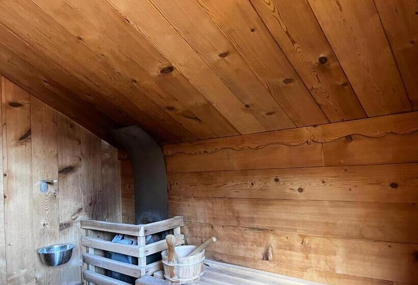 هتل Holiday Debili