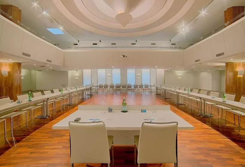 فندق NH Torino Centro