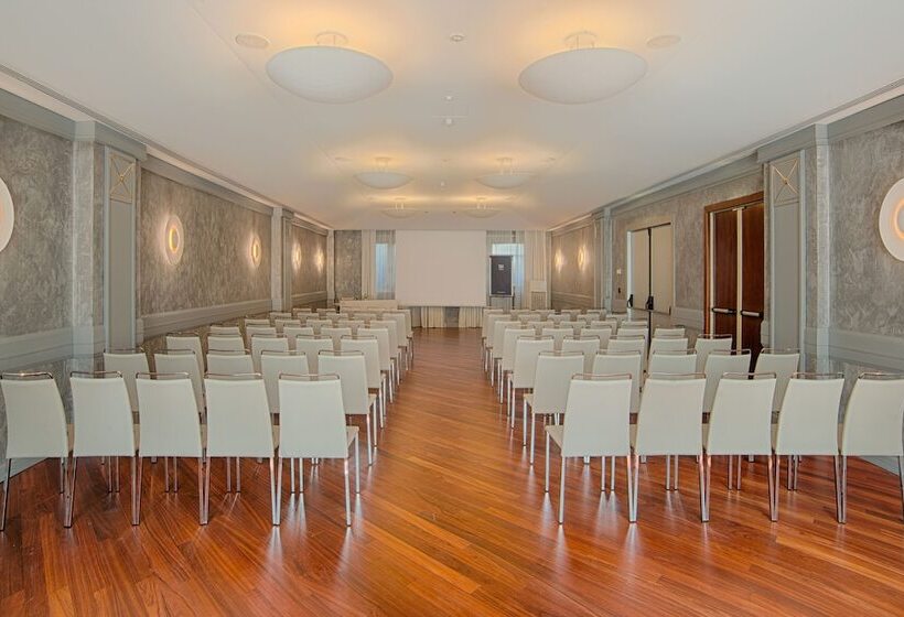 هتل NH Torino Centro