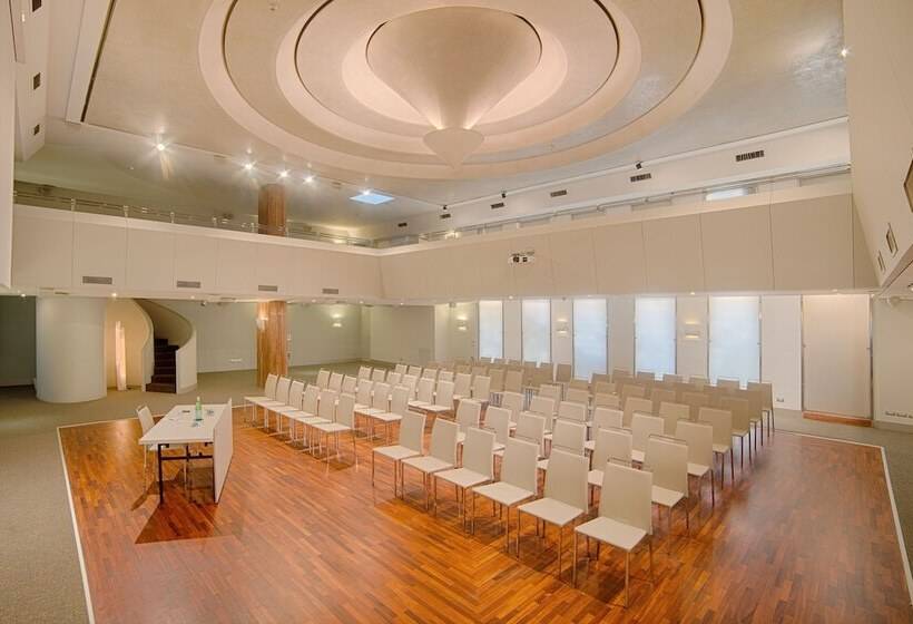 هتل NH Torino Centro