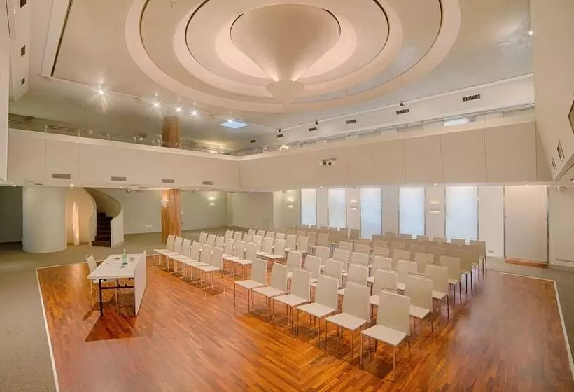 فندق NH Torino Centro