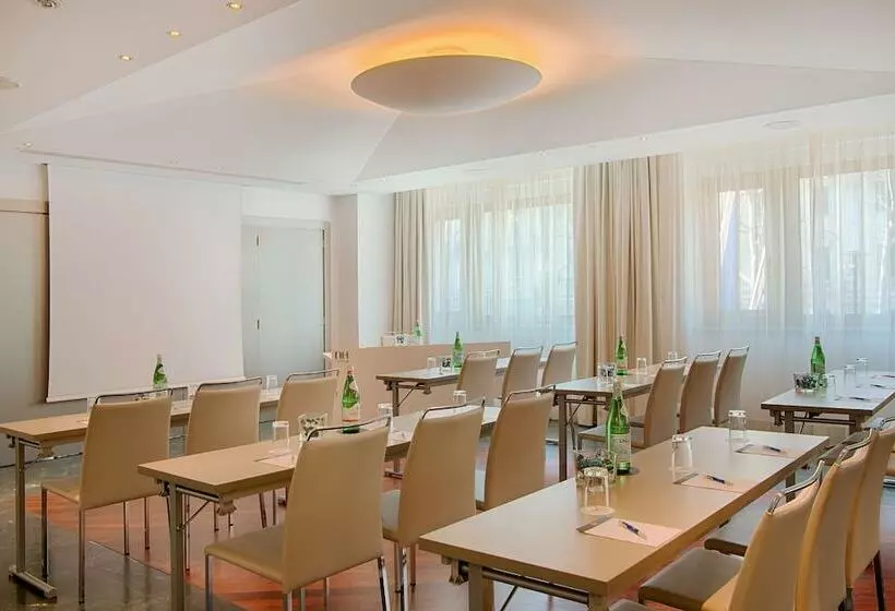 فندق NH Torino Centro