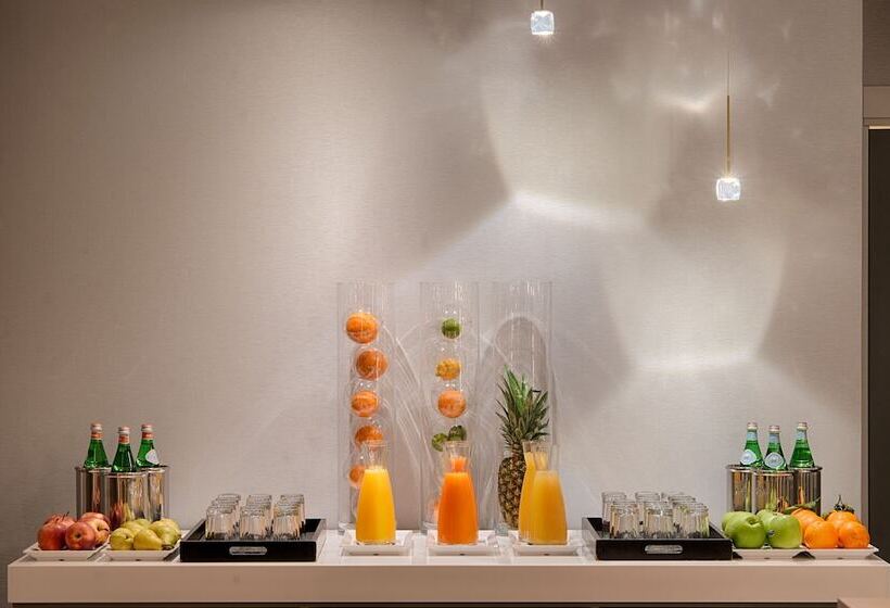 هتل NH Torino Centro