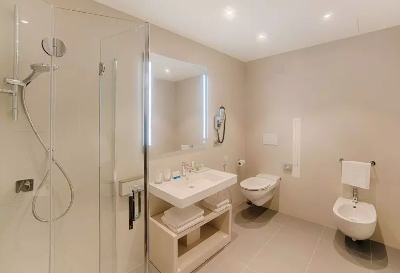 فندق NH Torino Centro