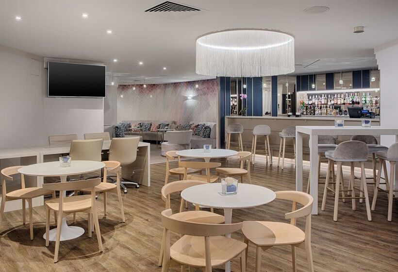 هتل NH Torino Centro