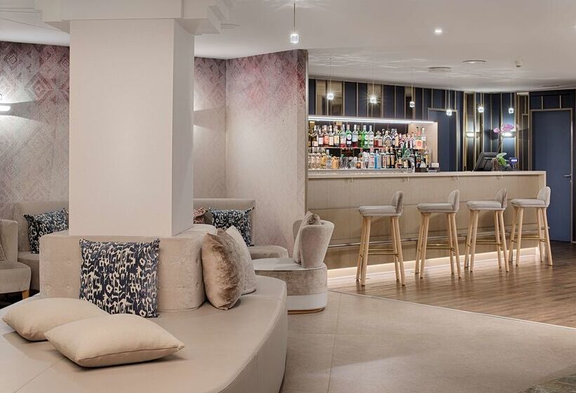 هتل NH Torino Centro