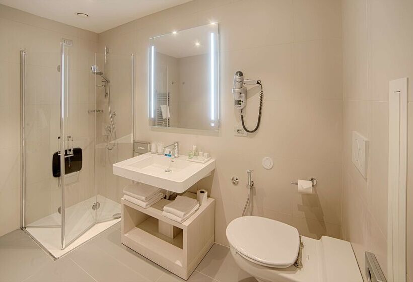 هتل NH Torino Centro