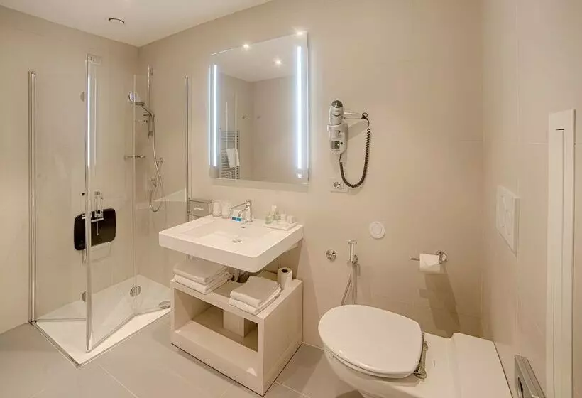 فندق NH Torino Centro