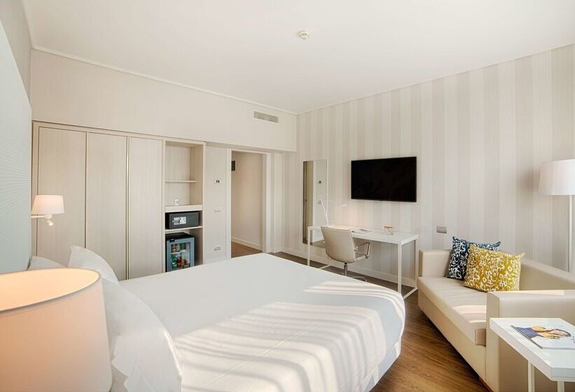 هتل NH Torino Centro