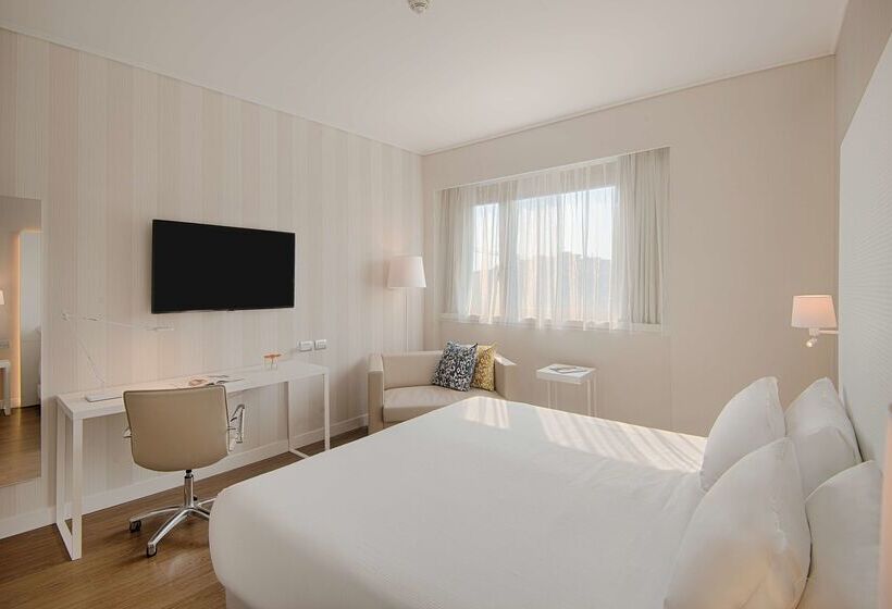 هتل NH Torino Centro