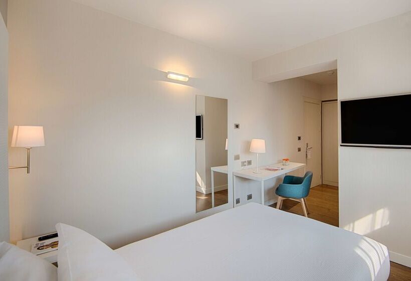 هتل NH Torino Centro