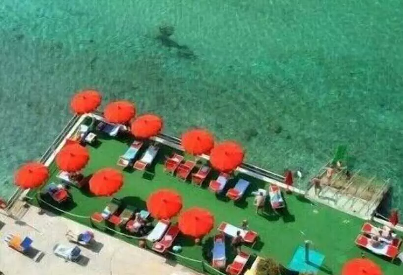 هتل Riviera & Maximilian's