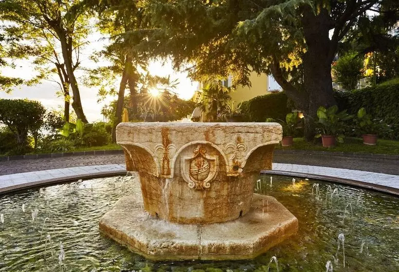 هتل Riviera & Maximilian's