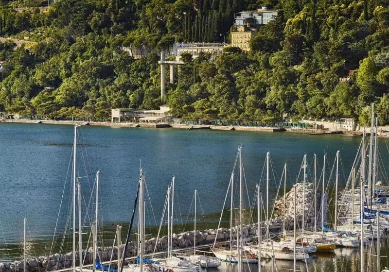 هتل Riviera & Maximilian's