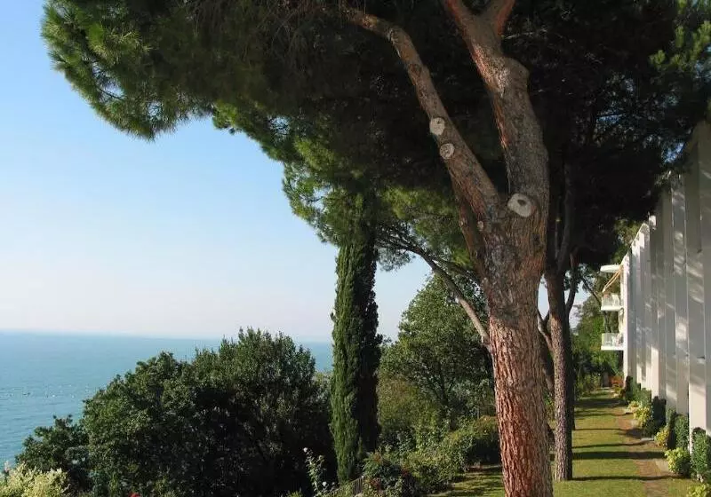 هتل Riviera & Maximilian's