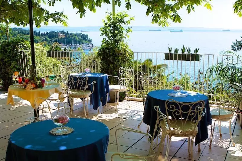 هتل Riviera & Maximilian's