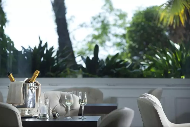 هتل Riviera & Maximilian's