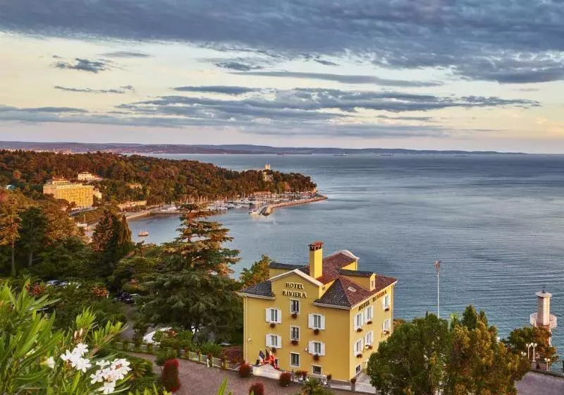 هتل Riviera & Maximilian's