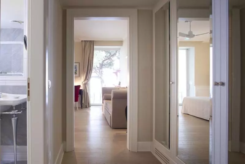 هتل Riviera & Maximilian's