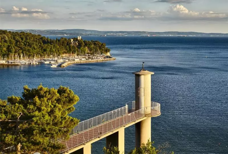 هتل Riviera & Maximilian's