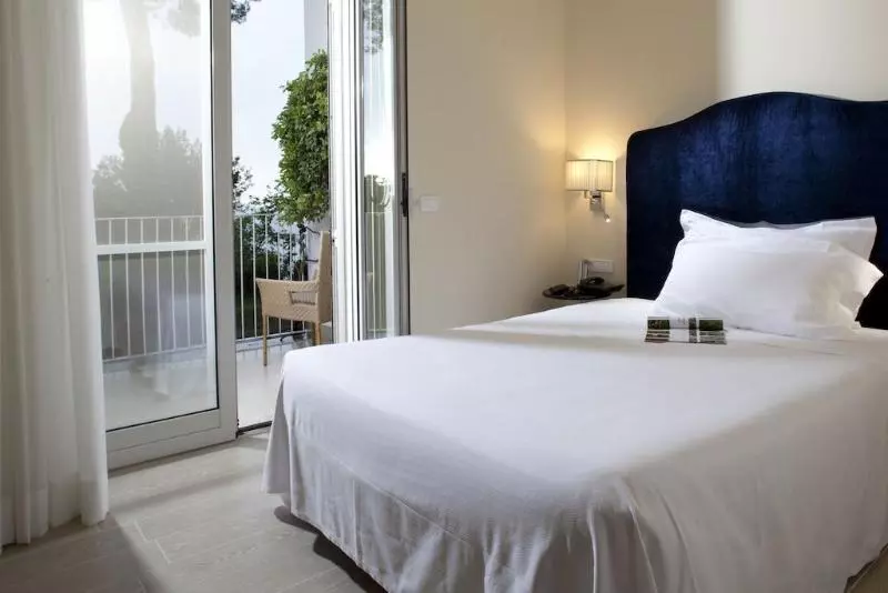 هتل Riviera & Maximilian's