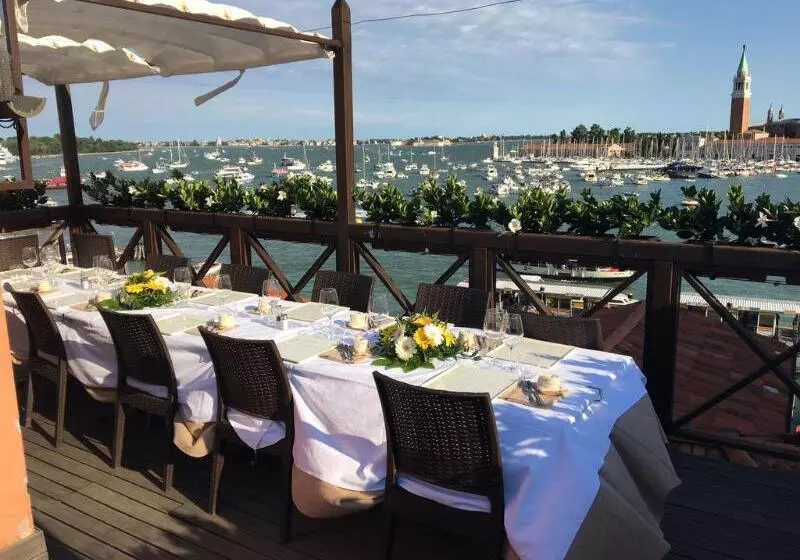 هتل Savoia & Jolanda