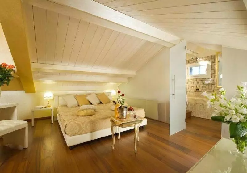 هتل Savoia & Jolanda