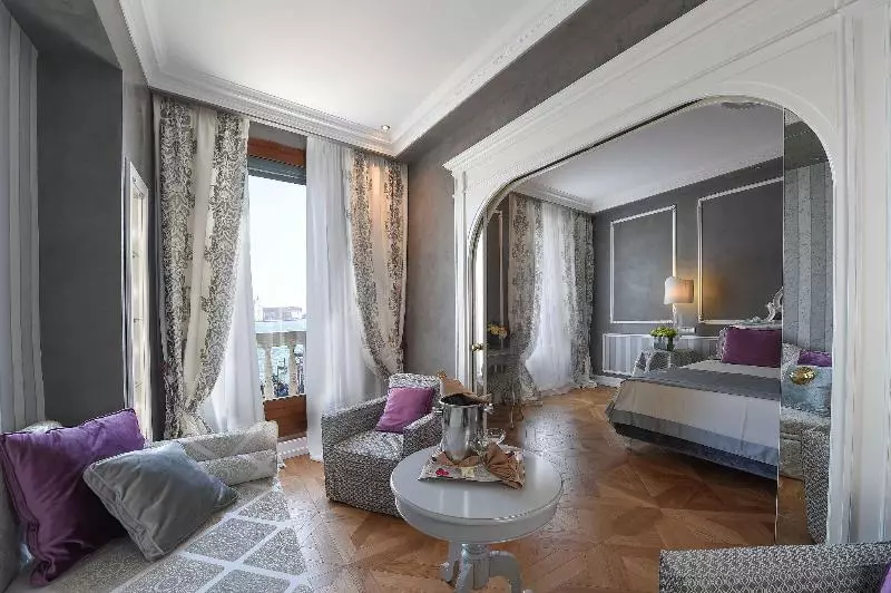 هتل Savoia & Jolanda