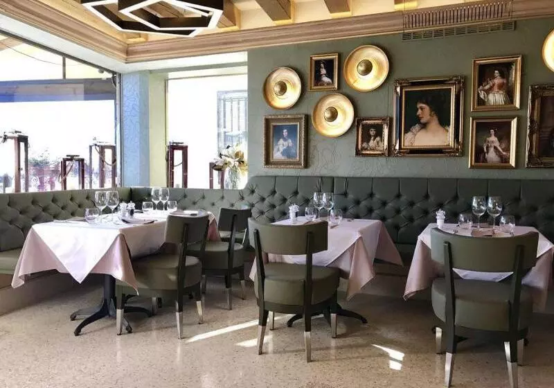 هتل Savoia & Jolanda